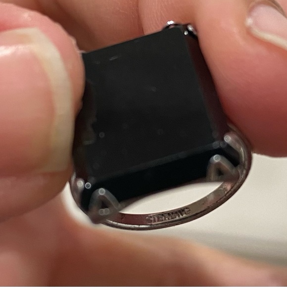 This precious 2.5g Sterling Silver ring, sold to me as onyx is marked, size 2.75 - Picture 10 of 16